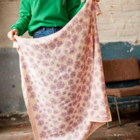 BIG FOULARD LATIKA "FLORA BOLD" LAVANDE – Image 4